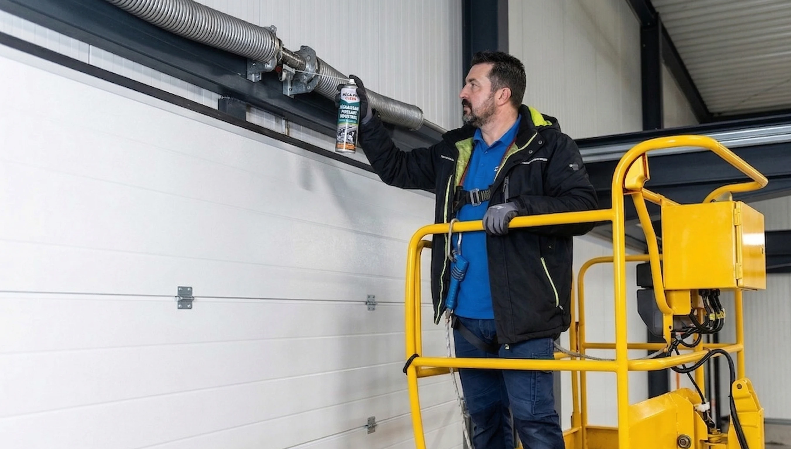 Entretien Porte Sectionnelle : Les Gestes Essentiels - porte sectionnelle Paris