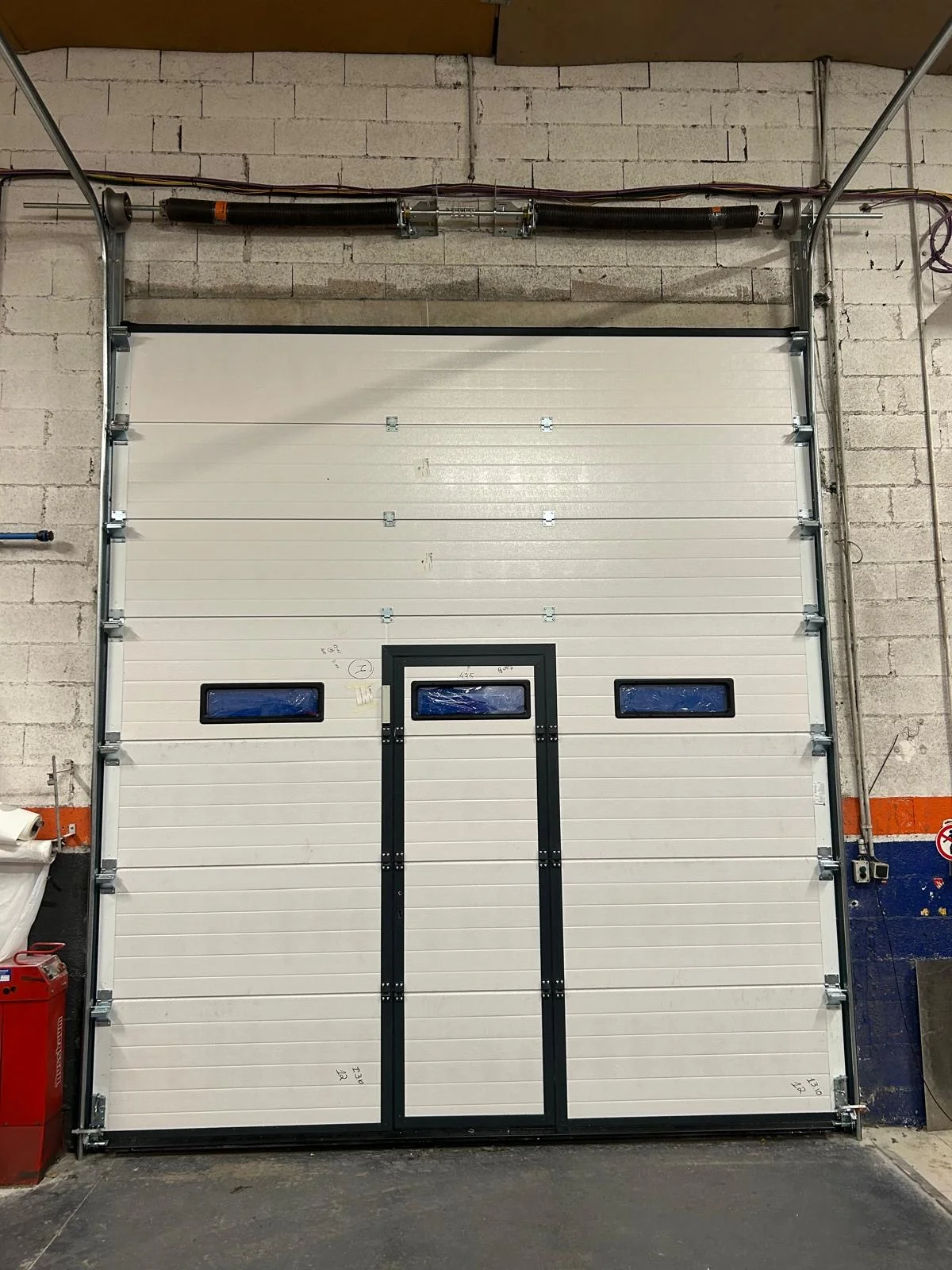 Detail panneau sandwich isolant pour porte sectionnelle